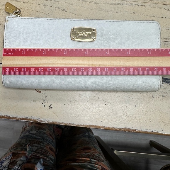 Michael Kors White Saffiano Leather Zip Wallet - Picture 9 of 10